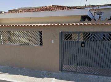 Casa com dormitórios espaçosos, Jardim Irene, varanda · Casa com dormitórios espaçosos, Jardim Irene, varanda