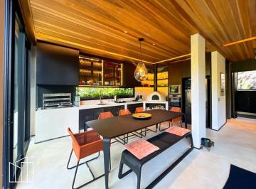 Casa em condomínio de 350 m², Caraguatá, varanda gourmet, closet, copa. · Casa em condomínio de 350 m², Caraguatá, varanda gourmet, closet, ar-condicionad