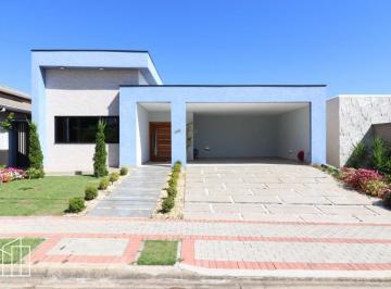 Casa em condomínio de 445 m², Jundiaizinho (Terra Preta), closet. · Casa em condomínio de 445 m², Jundiaizinho (Terra Preta), varanda gourmet, close