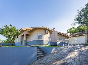 Casa · 204m² · 3 Quartos · 6 Vagas · Casa com 3 Quartos , 1 Suíte e Piscina na Rua Ovídeo Moraes Leal