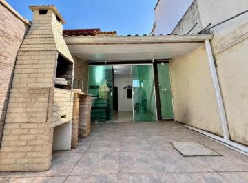 Casa de 2 quartos, Armação dos Búzios · CASA DUPLEX À VENDA EM TUCUNS – BÚZIOS
A apenas 200 metros da praia!