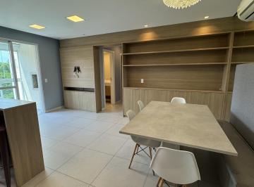 img1 · Apartamento de 3 dormitórios com sacada e armários planejados no centro de São José