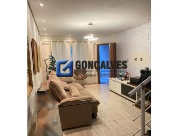 Casa · 170m² · 3 Quartos · 4 Vagas · Sobrado residencial com 3 suítes e 4 vagas para alugar no Bairro Independência
