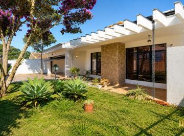 Casa · 249m² · 3 Quartos · 6 Vagas · Casa térrea no bairro Água Verde com 3 quartos, e 6 vagas