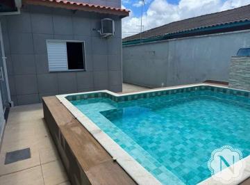 Casa · 168m² · 3 Quartos · 3 Vagas · LINDA CASA À VENDA – 3 QUARTOS, 3 SUITES E PISCINA -BALNEÁRIO GAIVOTAS! 