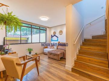 Casa · 220m² · 5 Quartos · 5 Vagas · Sobrado Reformado de 220 m² Próximo ao Metrô