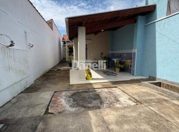 Casa · 210m² · 3 Quartos · SEM GARAGEM!