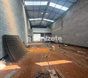 Comercial · 268m² · 4 Vagas · Galpão comercial para aluguel 318 m² em Santa Terezinha, Santo André