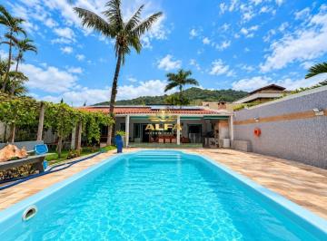 9e192b9f82eb8438bceb28c1c989c2e3b9e6a364 · Casa térrea 3 dormitórios com piscina e edícula no Guaiúba – Alfa Imóveis Guarujá