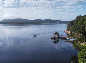79cb01bb831ba9849e64a87a3353cff618c48270 · Casa na Costa da Lagoa em Florianópolis