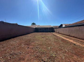 qrcgph82ywqxnzi5odmyyjq5_md · Casa para locação no Cidade Jardim | 1 dormitório, amplo terreno | R$ 1.200/mês