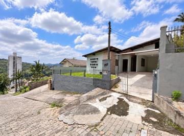 Casa · 203m² · 4 Quartos · 2 Vagas · Casa semi mobiliada para locação no bairro Escola Agricola.