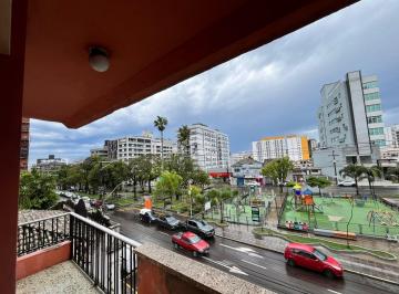 Apartamento · 133m² · 4 Quartos · 1 Vaga · Apartamento amplo com 3 dormitórios na José Bonifácio em frente a Praça