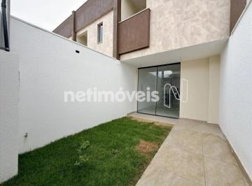 Garagem · Casa geminada 2 quartos com suítes e quintal 84m²; à venda no Santa Amélia