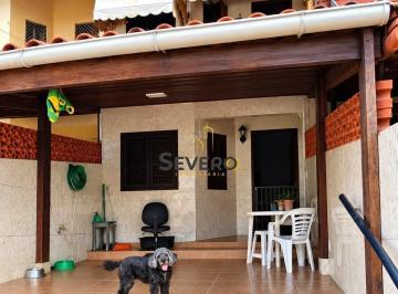 Casa · 67m² · 2 Quartos · 1 Vaga · Casa geminada com varanda e quintal em Raul Veiga