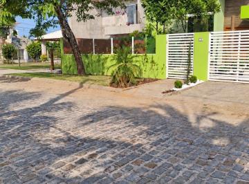 Casa · 350m² · 5 Quartos · 2 Vagas · Casa Térrea para Locação Anual – Condomínio Albatroz | Jauá