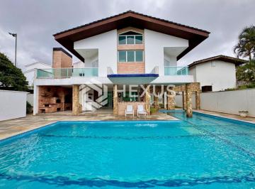 Foto · Casa reformada frente praça com varanda piscina e área gourmet no Acapulco