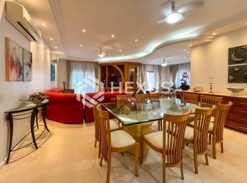 Foto · Apartamento reformado com varanda a 3 quadras da praia nas Pitangueiras, Guarujá