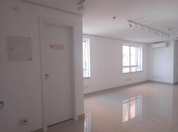 Comercial de 1 quarto, São Paulo · Sala comercial reformada com 2 banheiros e ar condicionado, condomínio com 1 vaga de garagem