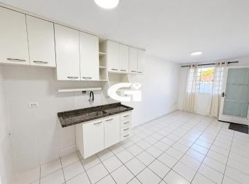 Casa · 42m² · 2 Quartos · 2 Vagas · Casa com 2 Quartos, Garagem, 42 m² Úteis e 87 m² Totais no Santa Cândida - Curit