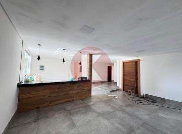 Casa · 360m² · 3 Quartos · 3 Vagas · Casa espaçosa com 3 quartos, quintal e excelente localização!