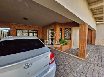 Casa · 440m² · 3 Quartos · 4 Vagas · Casa para venda em Centro de 440.00m² com 3 Quartos, 3 Suites e 4 Garagens