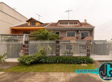 Casa · 212m² · 3 Quartos · 1 Vaga · TRIPLÉX PARA LOCAÇÕA NO CIC | ÁTICO COM LAREIRA, SUÍTE E JARDIM
