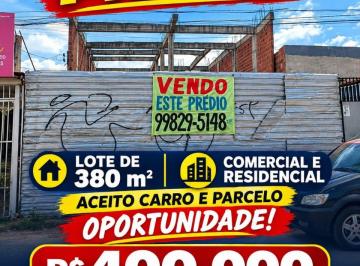 Comercial , Vila Estrutural · Prédio comercial de 380 m² de área construída à venda no Setor Leste