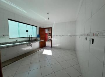 Casa · 166m² · 3 Quartos · 4 Vagas · Sobrado à Venda no Jardim Bela Vista em Santo André com Churrasqueira