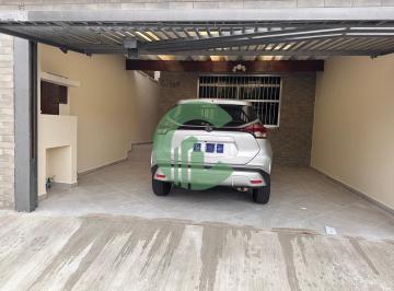Casa · 183m² · 3 Quartos · 2 Vagas · Sobrado com 3 Quartos e 1 banheiro à Venda, 137 m² por R$ 660.000