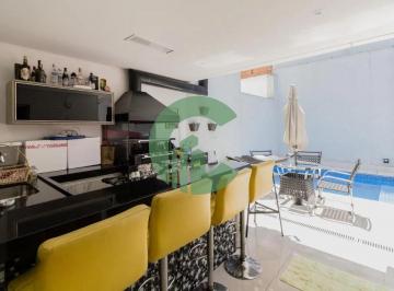 Casa · 255m² · 3 Quartos · 3 Vagas · Sobrado maravilhoso, com 3 suítes e piscina no Bairro Silveira