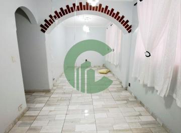 Casa · 128m² · 2 Quartos · 3 Vagas · Casa térrea com 2 quartos sendo 1 suíte, próxima a prefeitura de Santo André
