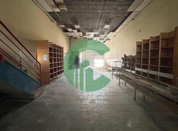 Comercial · 250m² · Salão Comercial próximo à Av. dos Estados