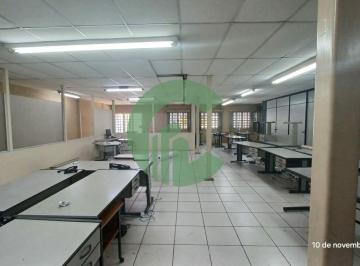 Comercial · 400m² · 6 Vagas · Salão espaçoso com fácil acesso ao centro de Santo André