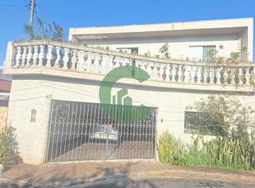 Casa · 249m² · 4 Quartos · 2 Vagas · Sobrado com 4 Quartos e 3 banheiros à Venda, 249 m² por R$ 795.000