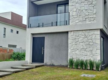Casa de 4 quartos, Camaçari · Casa Abrantes, 4 quartos sendo 3 suítes, Condomínio Fechado
