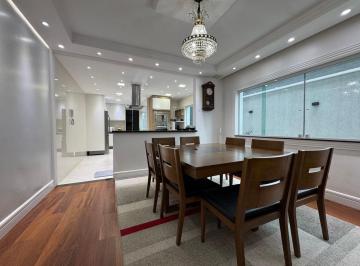 f014d761-bbe6-44c4-8271-95b48314b613 · Casa para venda em Vila Ema com 3 quartos, sendo 1 suíte, 344m²