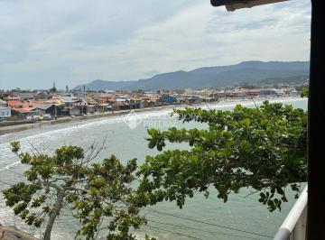 Casa · 420m² · 5 Quartos · Casa Pé na Água na Vigia com Acesso Direto ao Mar em Garopaba