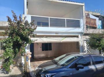 Casa · 164m² · 4 Quartos · Casa à venda com 4 Quartos, Batistini, São Bernardo do Campo - R$ 440.000, 127 m2