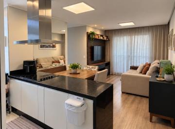 Sala e cozinha integradas com planejados · Apartamento 80m² no Venturi | 3 dorms, suíte e 2 vagas