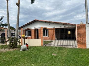 Fachada · Exelente casa com suite, garagem coberta 2 carros