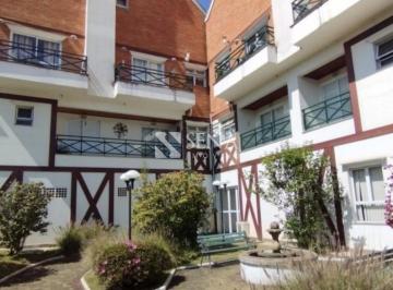 apartamento-para-locacao-no-vila-jaguaribe-em-campos-do-jordao-sp · Apartamento / Locação