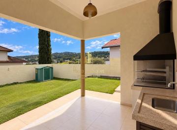 Casa · 275m² · 3 Quartos · 4 Vagas · Casa em condomínio disponível para aluguel com 3 dormitórios- 1 suíte e área gourmet e quintal grama
