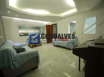 Casa · 232m² · 3 Quartos · 2 Vagas · Sobrado residencial com 3 quartos, suíte e espaço gourmet no Montanhão