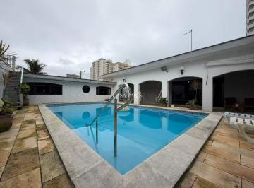 Casa · 402m² · 4 Quartos · 3 Vagas · Casa à venda no Balneário Flórida, Praia Grande, com 4 suítes, piscina, churrasqueira e salão de jog