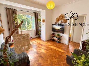 Apartamento · 84m² · 2 Quartos · Apartamento residencial de frente com 84 m² à venda no Humaitá