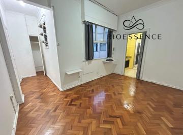 Apartamento · 27m² · 1 Quarto · Estúdio à venda no Flamengo, na quadra da praia, próximo ao Aterro e ao metrô. Rua arborizada, porta