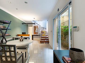 Casa · 172m² · 2 Quartos · 1 Vaga · Casa Padrão à venda na Sumaré com 2 quartos, 1 suíte e 1 vaga de garagem.