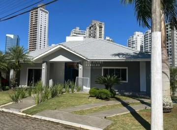 Casa · 310m² · 3 Quartos · 4 Vagas · Casa de Condomínio na Praia Brava