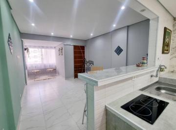 e8087a99b385144745a10e73f0fb56ff83384a05 · Sala-Living 100% Reformado, à uma Quadra da Praia - com 1 Dormitório à venda, 35 m² por R$ 368.000